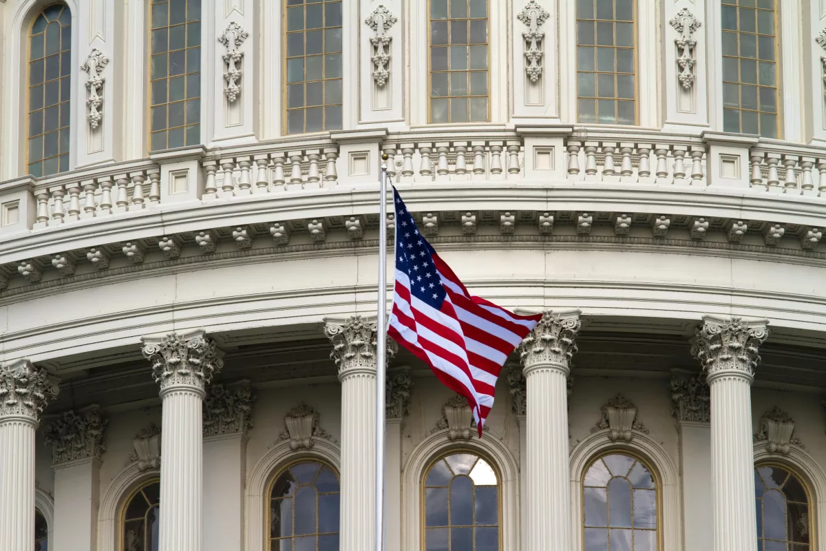 Глава Coinbase поддержал законопроект CLARITY Act после призыва министра финансов