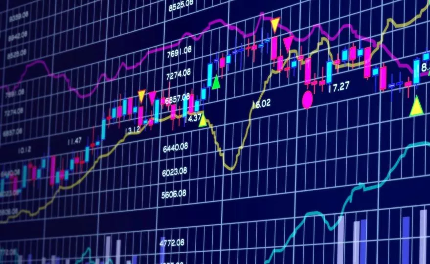 Биткоин и эфир демонстрируют уверенный рост, пока альткоины отстают