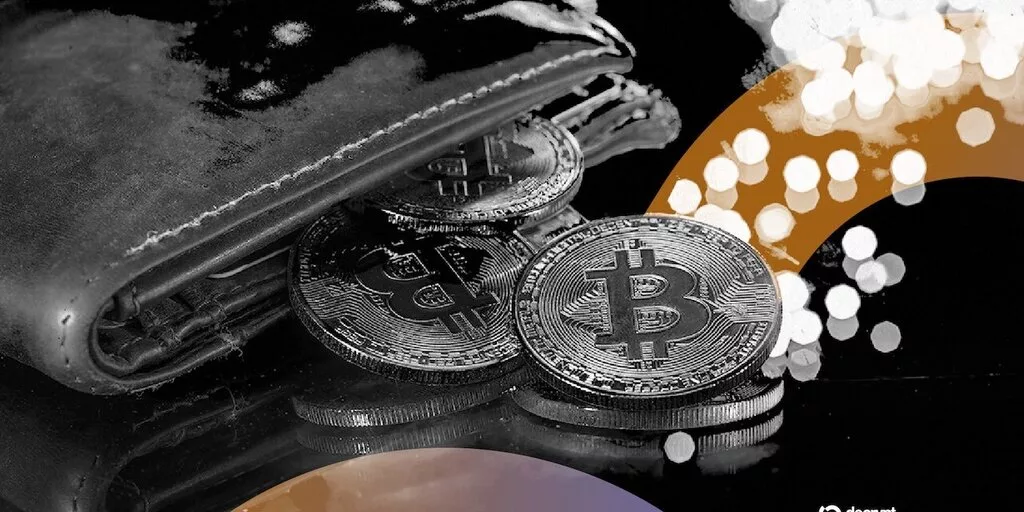 Биткоин на распутье: $82 000 и гэп CME как ключевой уровень для роста