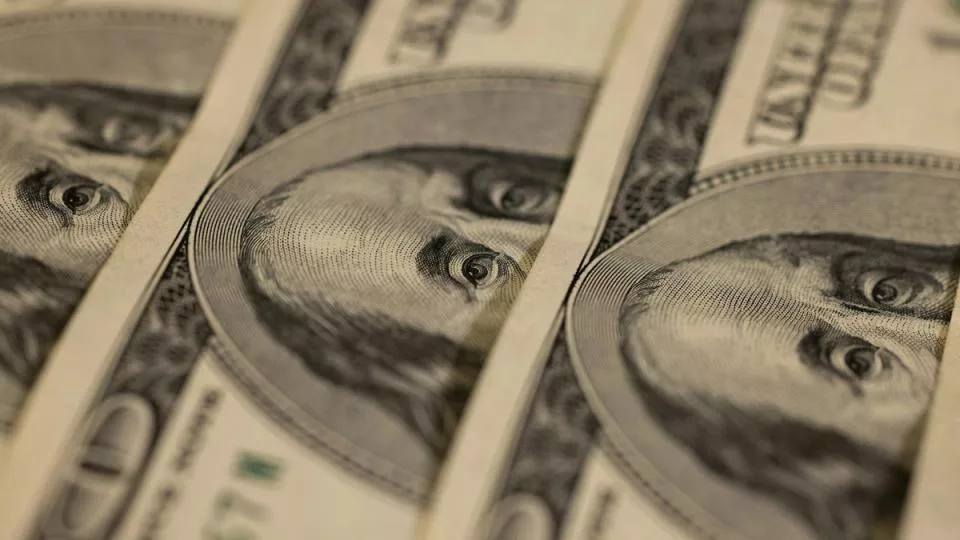 Рынок замер перед данными по инфляции: XRP и SOL отскочили от ключевых уровней