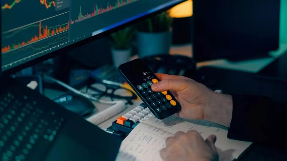 Инвесторы выводят $450 млн из ETF на BTC и ETH, вливая в HYPE и XRP