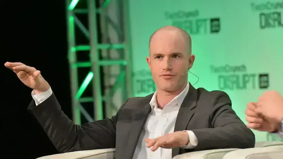 Coinbase: стейблкоины и токенизация заменят SWIFT и банки — что это значит для РФ