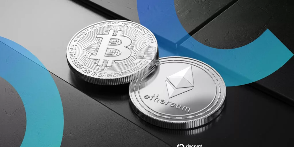 Биткоин дешевеет, Ethereum может обогнать — прогноз Standard Chartered