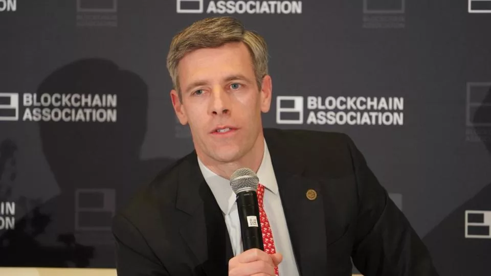Глава OCC: давление на World Liberty Financial — только от демократов