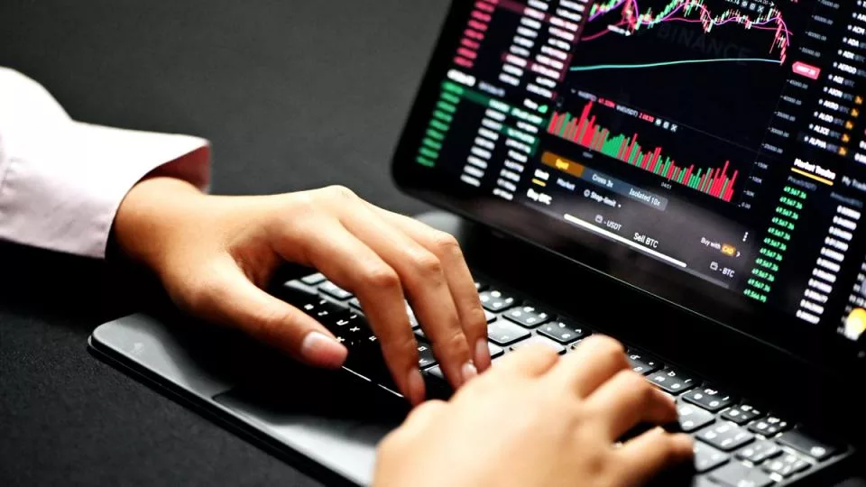 Чистый отток из биткоин-ETF за полтора года: активы вернулись к уровню ноября 2024