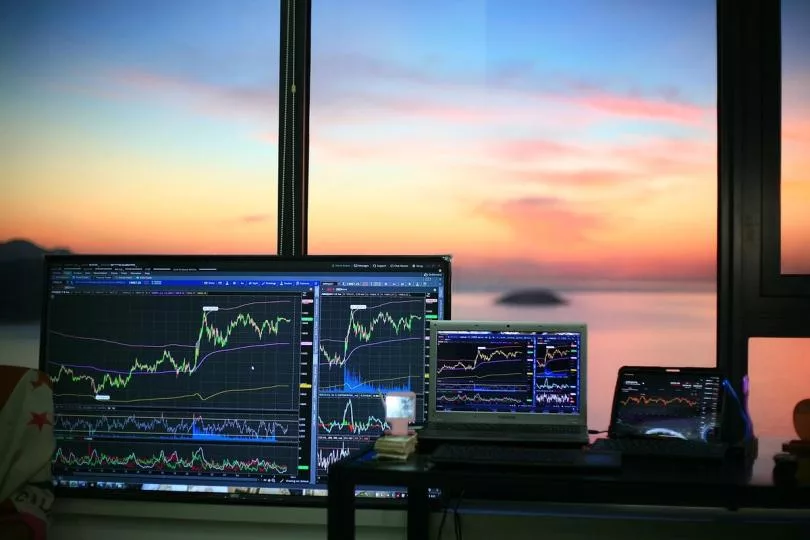 Капитуляция держателей XRP: продажи в убыток и признаки дна